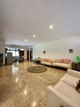 Dijual Rumah Hitung Tanah Dengan Row Jalan 2 Mobil Daerah Pancoran