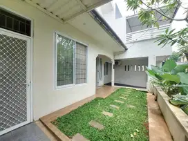Rumah Asri dan Terawat 2 Lantai di Bintaro