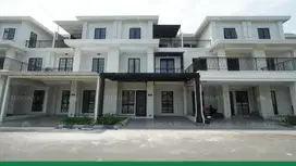 DIJUAL RUMAH DI KOMPLEK JEWEL PARK JALAN STARBAN
