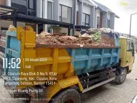 Buang puing. urugan. Sampah proyek
