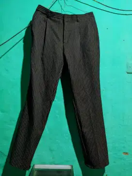 Celana bahan Damoda