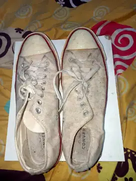 Sepatu Converse UK 43