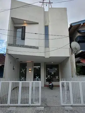 Rumah Indent Bangunan Baru 2 Lantai di Bkr Buah Batu dkt Turangga SHM