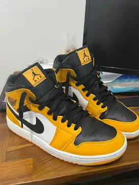 Air Jordan 1 Mid Yellow Toe Taxi
