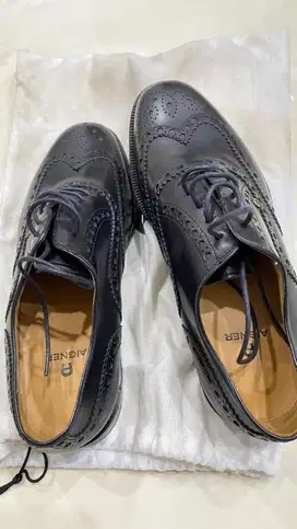 Sepatu pria Aigner