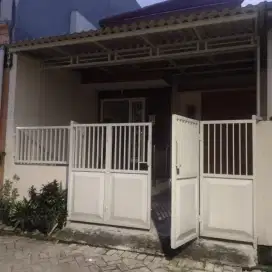 Di jual rumah second siap huni di Perum gununganyar