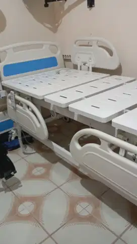 Tempat tidur rumah sakit