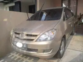 Kijan Innova Bensin tipe G 2005 warna krem