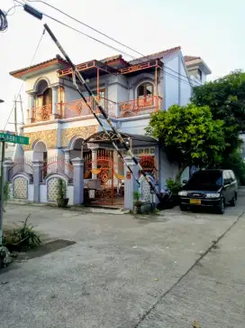 Di Jual Rumah 2 Lantai siap pakai, lantai granit, tangga dari Marmer