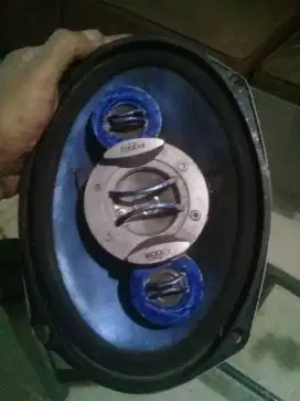 Speaker merk legacy ada 1.