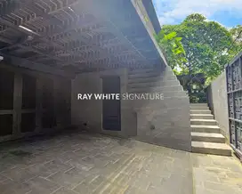 Rumah Mewah di Panglima Polim 12