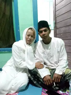 Mencari kerjaan yg halal buat menyambung hidup Saya dan suami
