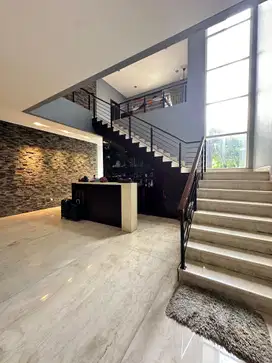 Jual Rumah Mewah Puri Indah, Luas Bangunan 2 Lantai