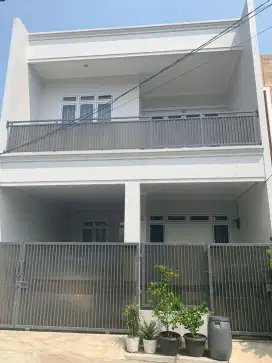 Dijual butuh rumah baru 850 nego 2lantai cluster studio alam depok