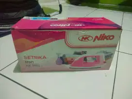 Setrika merk Niko warna merah
