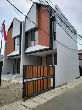 SUPER MURAH DI KOTA JAKARTA!! RUMAH 2 LANTAI DAN SUDAH SIAP HUNI