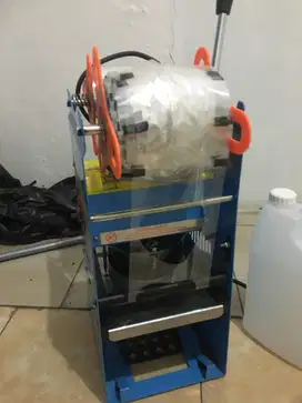 Cup sealer second like new