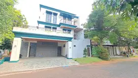 Rumah baru 3 lantai material super top siap transaksi The Icon BSD