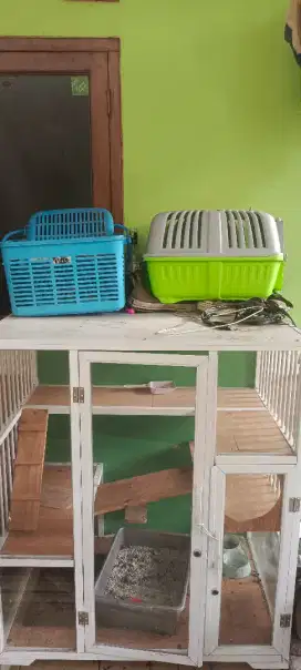 Kandang kucing 2 lantai warna putih