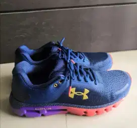 Sepatu olahraga pria under armour gum fitnes