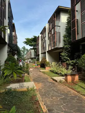 Rumah Mewah 3 Lantai Di Kawasan Premium BSD City Siap huni