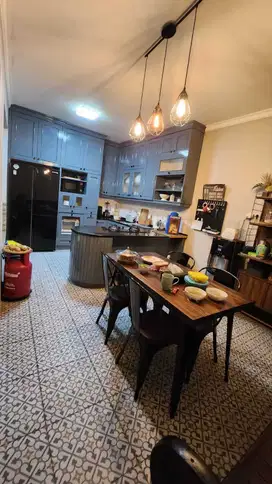Rumah Luas 200 m² di Krukut, Depok Fasilitas Lengkap, Harga Menarik