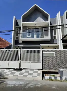 Rumah mewah ready di Manyar Tirtomoyo jalan lebar Klampis Kertajaya