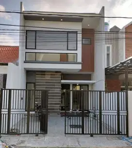 Rumah Gress 2 LT Strategis, Tengah Kota Surabaya Timur
