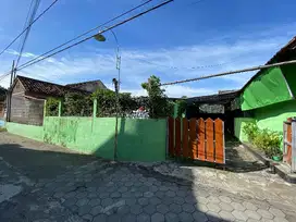 DIJUAL CEPAT Rumah Strategis 8 Kamar Tidur di Jalan Godean