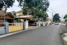 Rumah lama dlm komplek Jln lebar di Pasae Minggu Tb.Simatupang