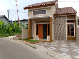 Ready stok Rumah di pinggir jalan lokasi strategis