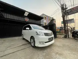 Toyota NAV1 V Luxury Automatic 2013 / 2014 Km.90k Istimewa