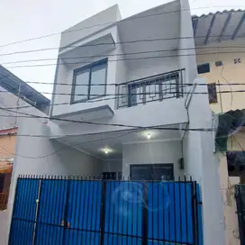 DISEWAKAN RUMAH 2 1/2 LANTAI TANJUNG DUREN 5x11