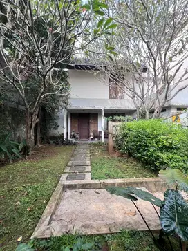 DiJual Cepat! Rumah 2 Lantai, LT. 208, Lokasi Strategis, SHM