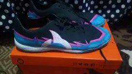 sepatu futsal ortuseight
