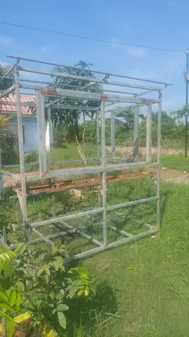 Booth countener besi holo