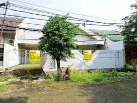 Rumah di Raya Kutisari Indah