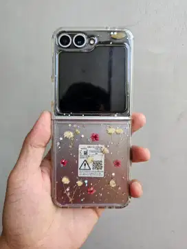 Samsung z flip 6 256gb sein like new