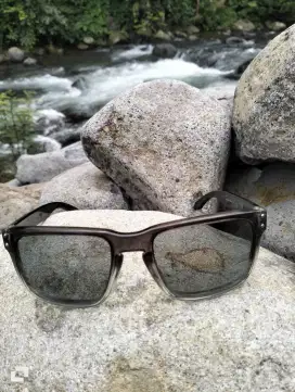 jUAL RUGI  KACAMATA. Oakley Holbrook original