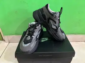 Sepatu ukuran 41