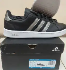 Sepatu Olahraga Running Pria Adidas Diskon