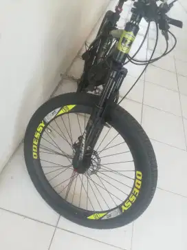 sepeda gunung merk odessy
frame alloy uk 26.5