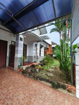 RUMAH DI GRAHA ESTETIKA TEMBALANG SEMARANG