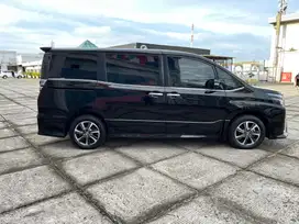Toyota Voxy 2.0 at 2018