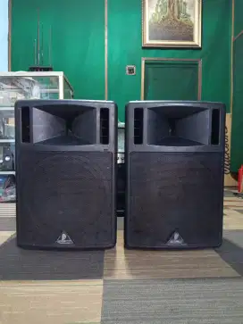 Speaker aktif Behringer ultrawave 15inch