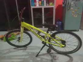 Sepeda mini Thrill ukuran 20