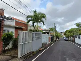 Rumah 1 Lantai di Ungasan, Halaman Luas, One Gated, Akses Jalan Lebar