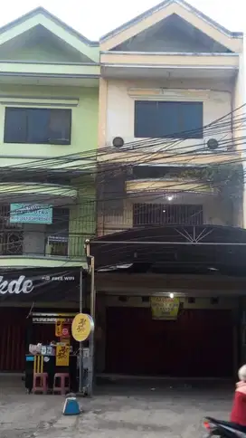 Dikontrakkan murah ruko depan UPN cocok untuk usaha