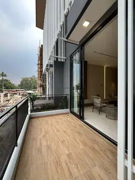 Rumah 3 lantai sangat nyaman di Jakarta Selatan