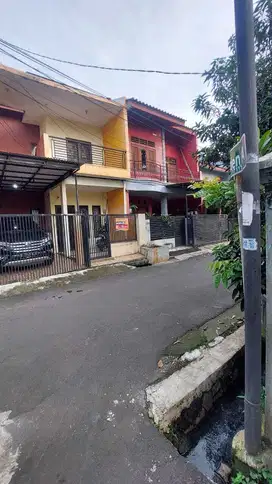 Dijual rumah murah 2 lantai di Rawalumbu Bekasi